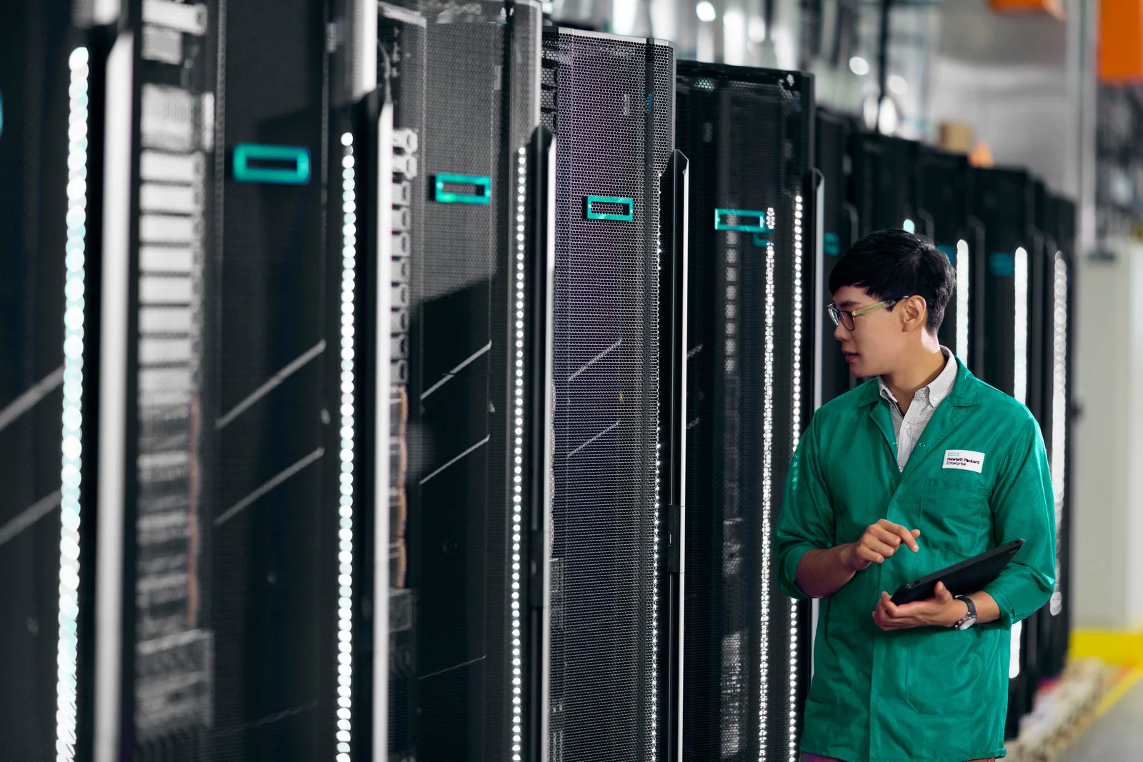 HPE P59602-B21 | SATA Cable, High-Performance, Reliable Data Transfer