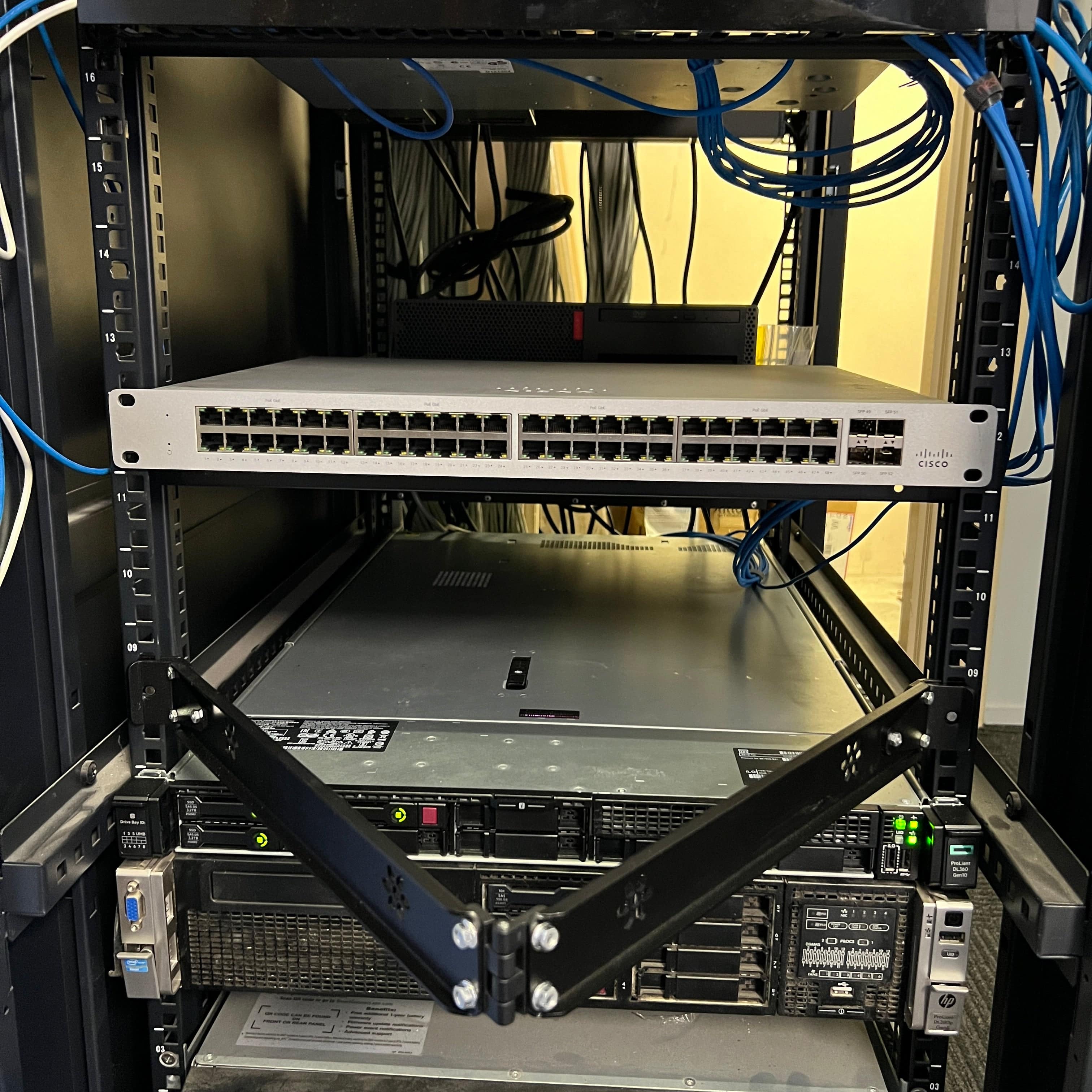 Mello Mount | Rack Mount Assistant for Installing equipment in 19" Rack - Image 6